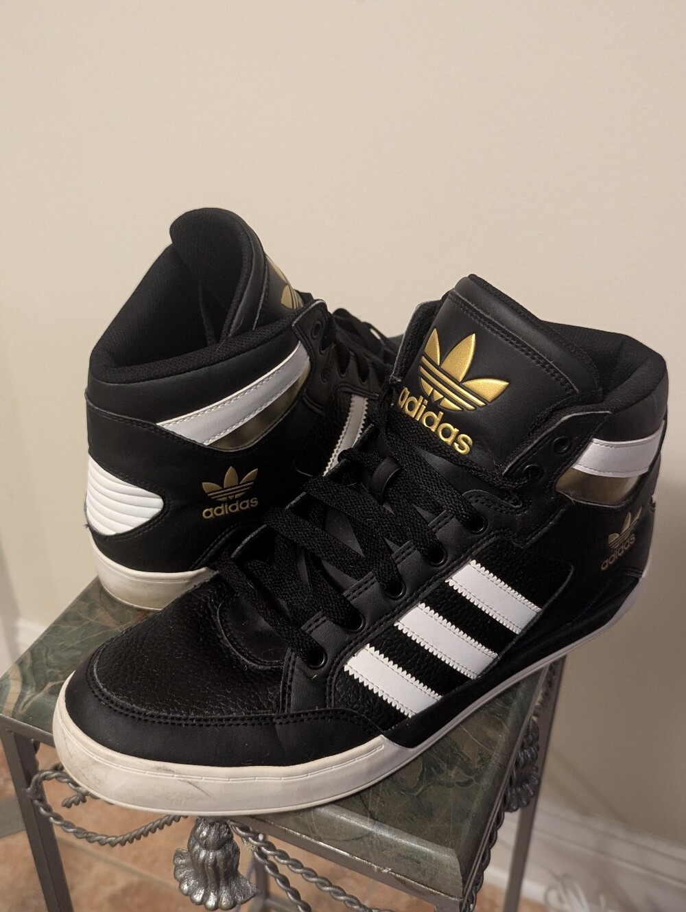 adidas Originals Hardcourt Hi Men 10.5 Core Black White Gold Leather FV5327